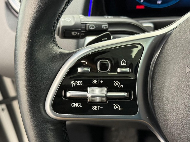 Mercedes-Benz GLB Vehicle Image 14