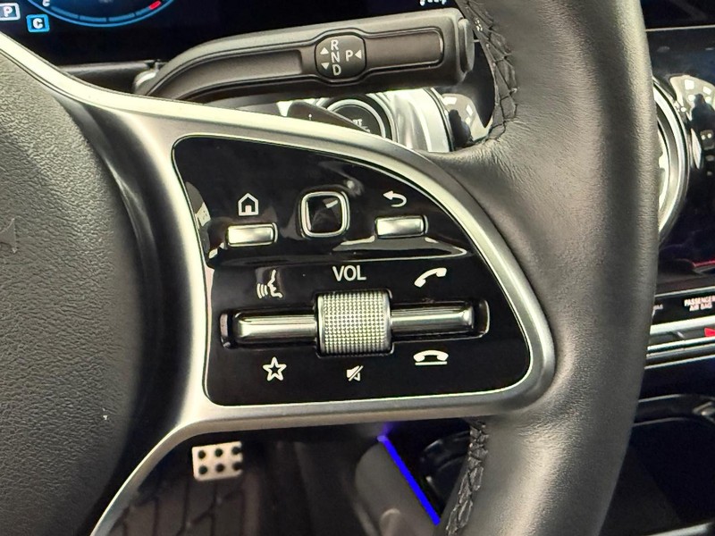 Mercedes-Benz GLB Vehicle Image 15