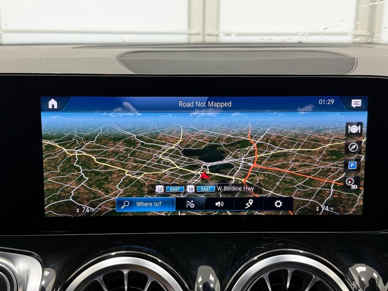 Mercedes-Benz GLB Vehicle Image 18