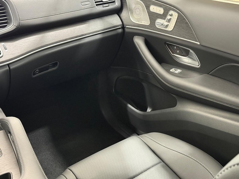 Mercedes-Benz GLE Vehicle Image 9