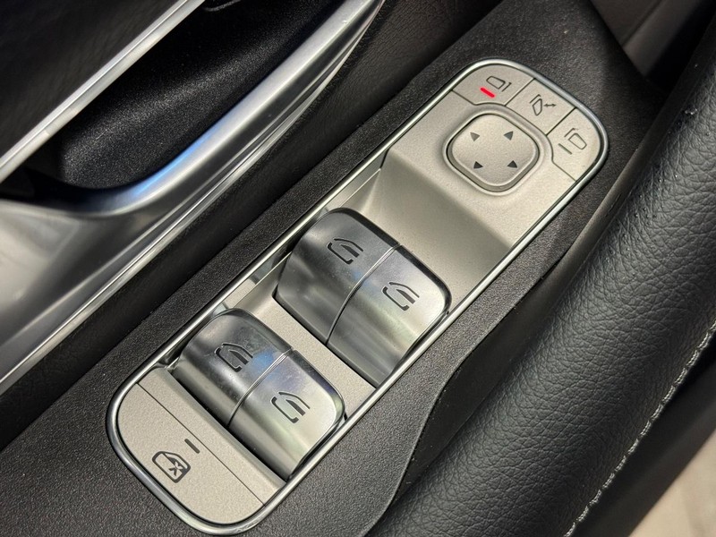 Mercedes-Benz GLE Vehicle Image 16