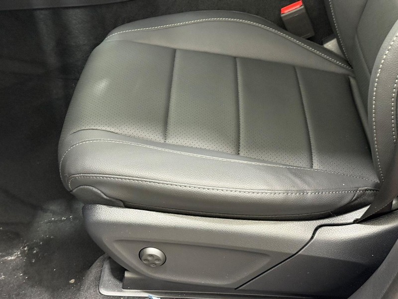 Mercedes-Benz GLE Vehicle Image 17