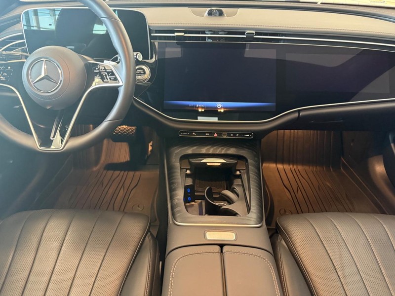 Mercedes-Benz E-Class Vehicle Image 10