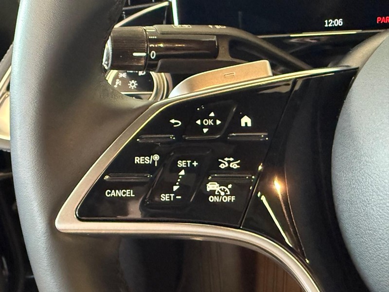 Mercedes-Benz E-Class Vehicle Image 15