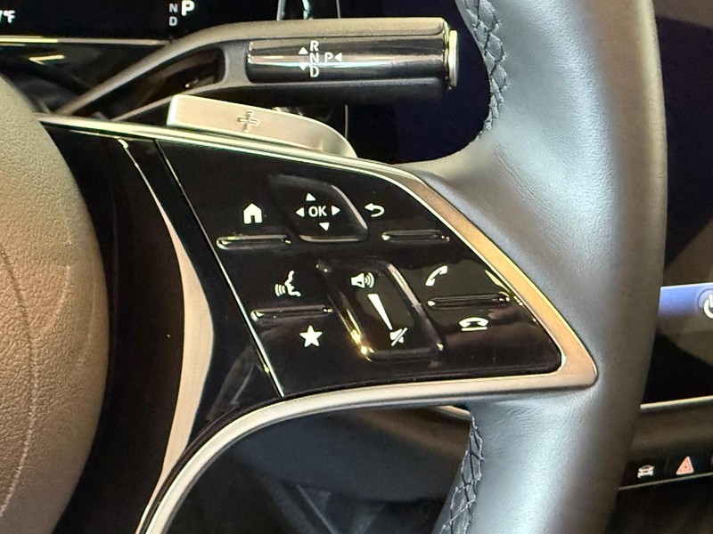 Mercedes-Benz E-Class Vehicle Image 16