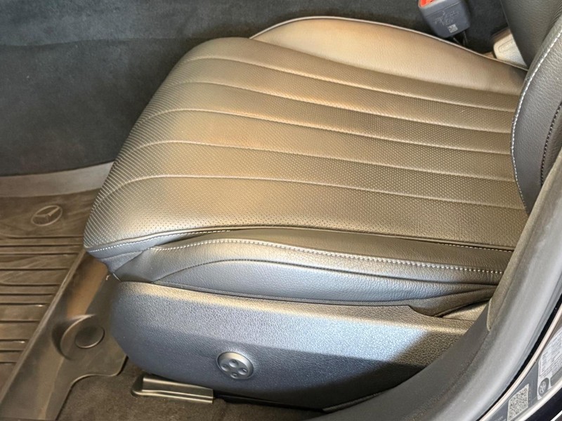 Mercedes-Benz E-Class Vehicle Image 19