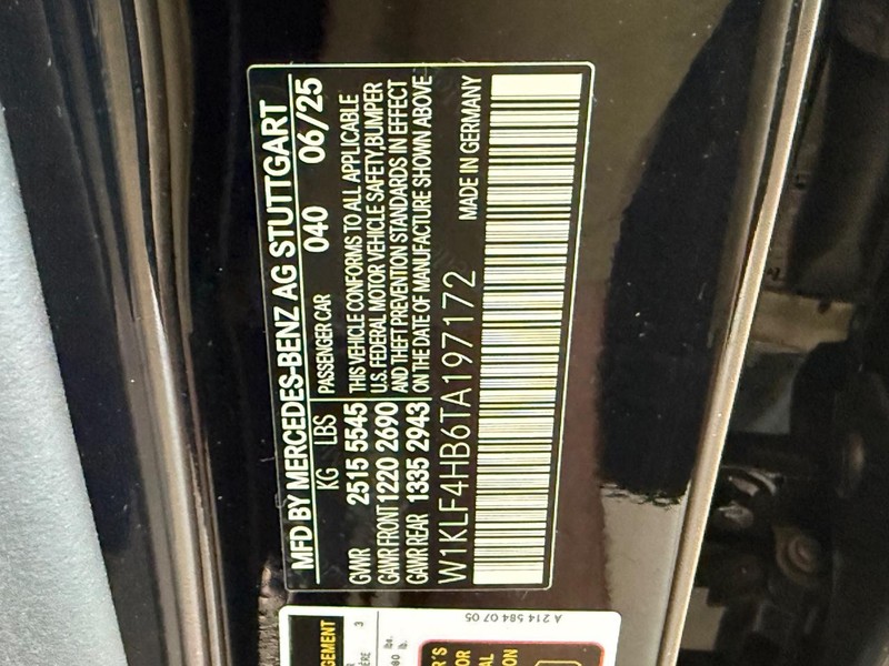Mercedes-Benz E-Class Vehicle Image 20