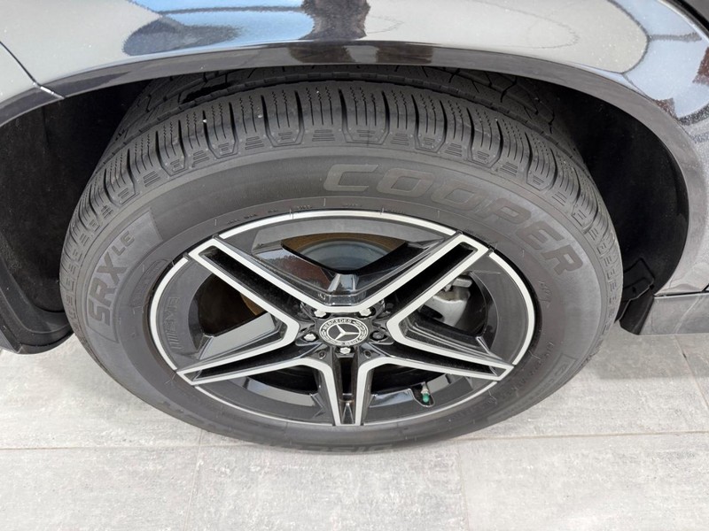 Mercedes-Benz GLE Vehicle Image 3