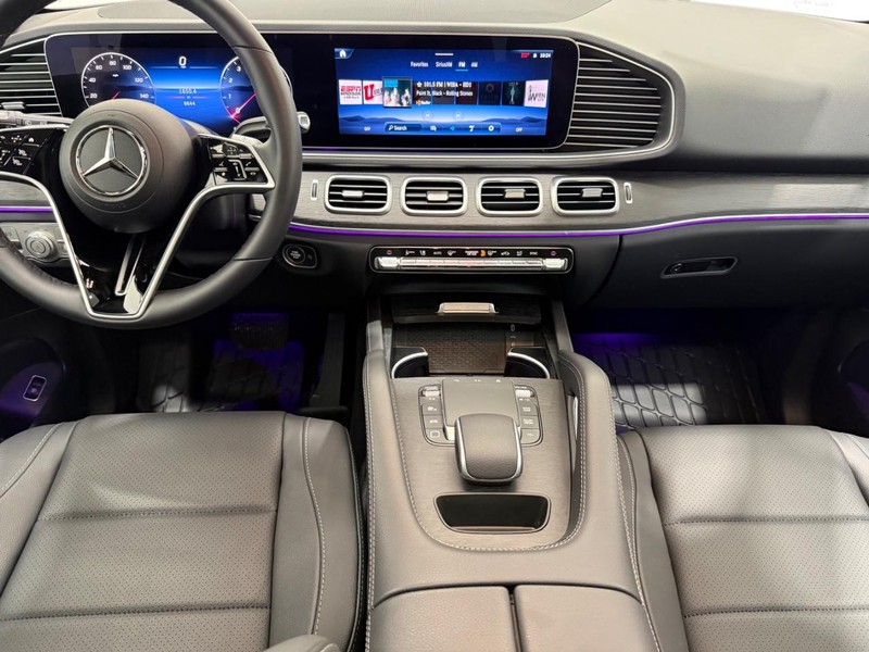 Mercedes-Benz GLE Vehicle Image 5