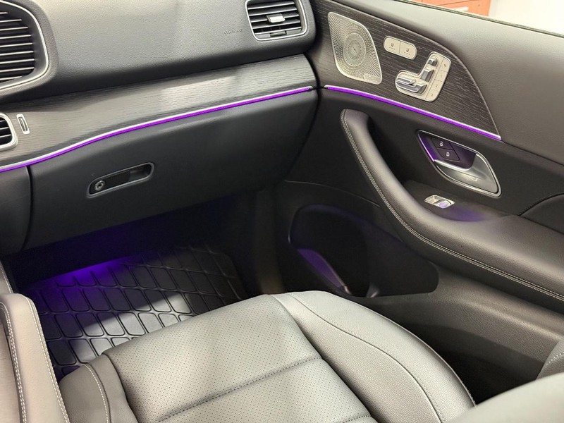 Mercedes-Benz GLE Vehicle Image 8