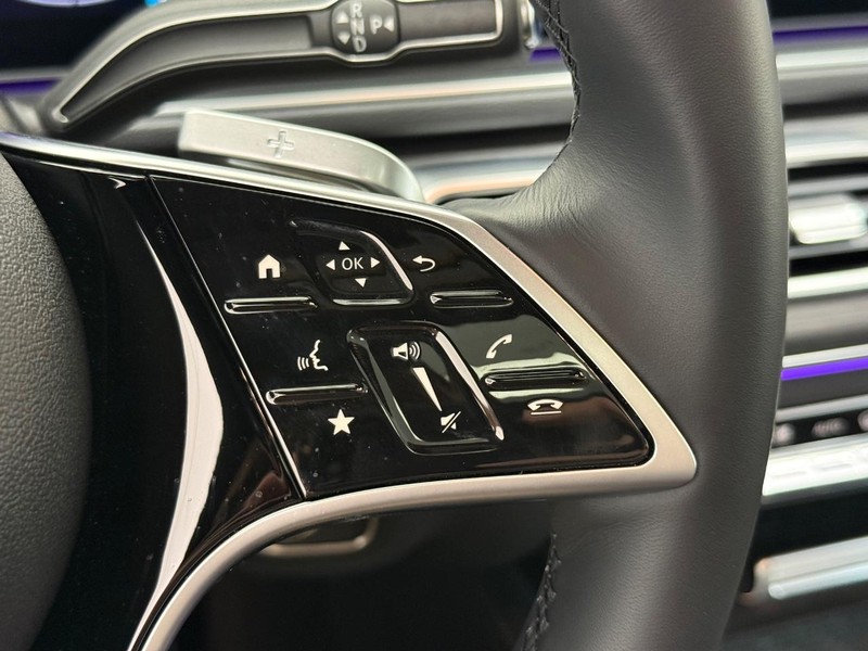 Mercedes-Benz GLE Vehicle Image 11