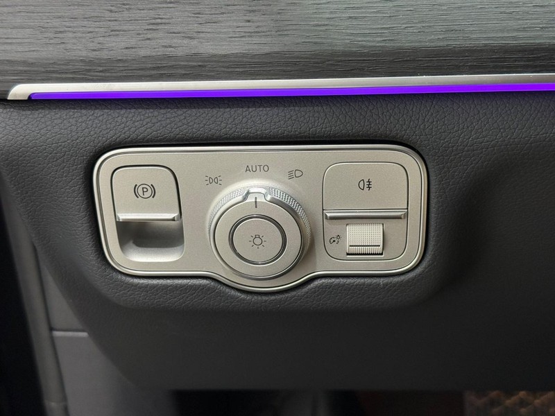 Mercedes-Benz GLE Vehicle Image 15