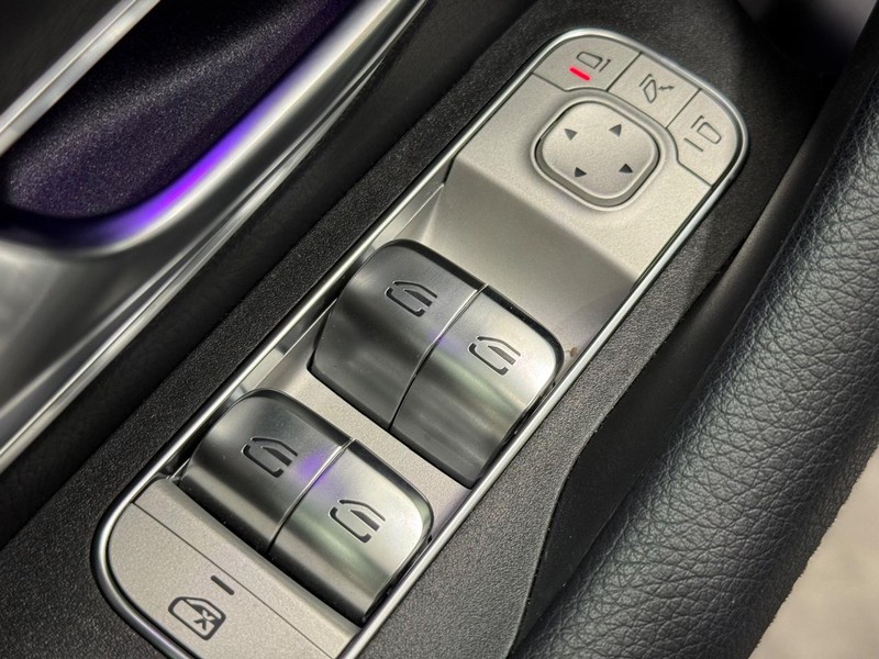 Mercedes-Benz GLE Vehicle Image 16