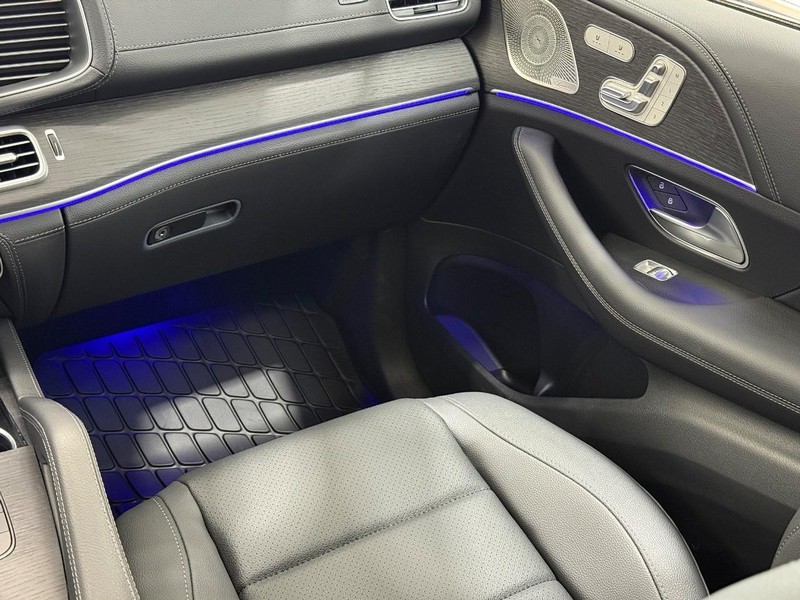 Mercedes-Benz GLE Vehicle Image 8