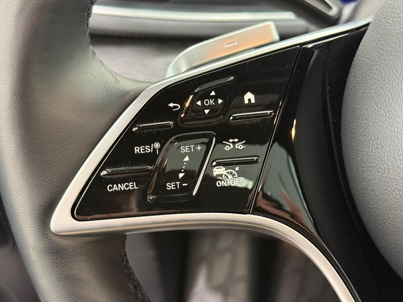 Mercedes-Benz GLE Vehicle Image 11