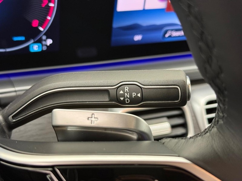 Mercedes-Benz GLE Vehicle Image 13
