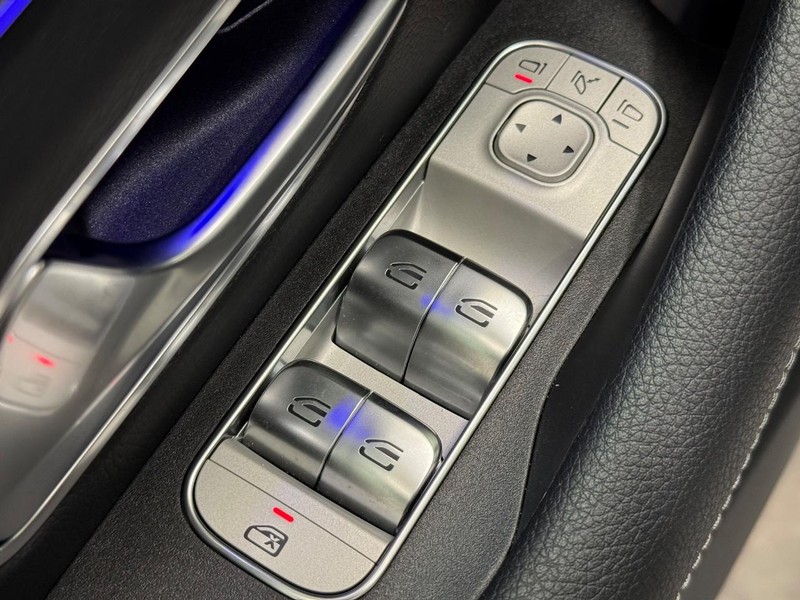 Mercedes-Benz GLE Vehicle Image 16