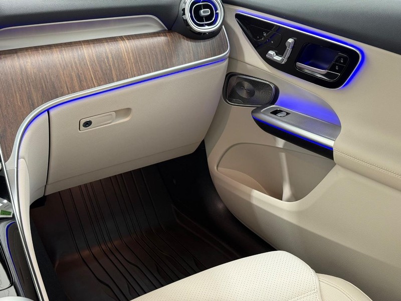 Mercedes-Benz GLC Vehicle Image 8