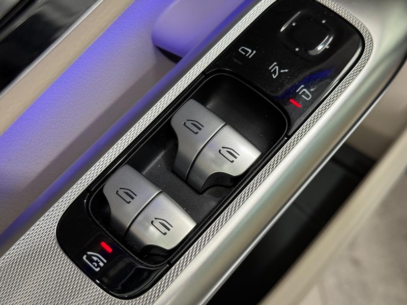 Mercedes-Benz GLC Vehicle Image 15