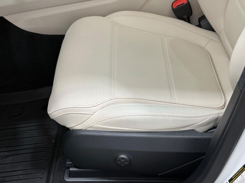 Mercedes-Benz GLC Vehicle Image 16