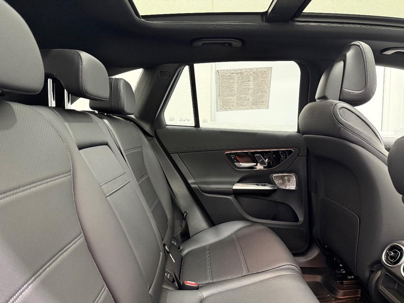 Mercedes-Benz GLC Vehicle Image 8