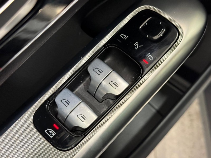 Mercedes-Benz GLC Vehicle Image 18