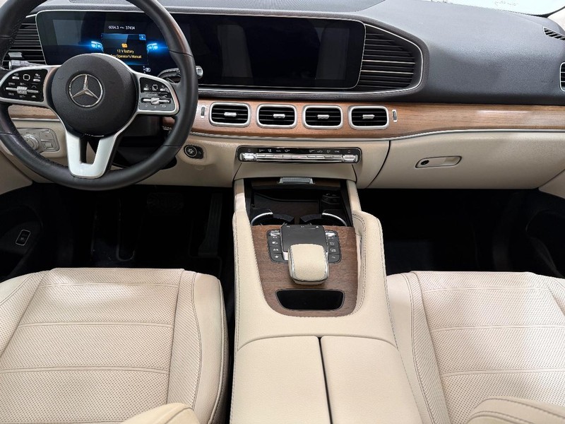 Mercedes-Benz GLE Vehicle Image 9