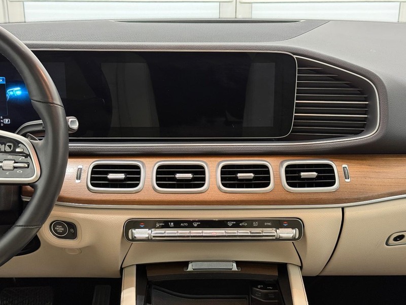 Mercedes-Benz GLE Vehicle Image 10