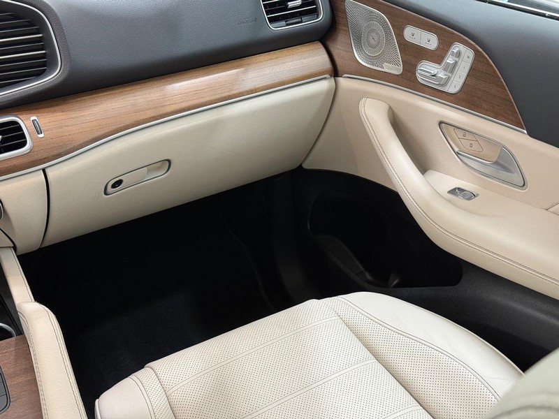 Mercedes-Benz GLE Vehicle Image 12