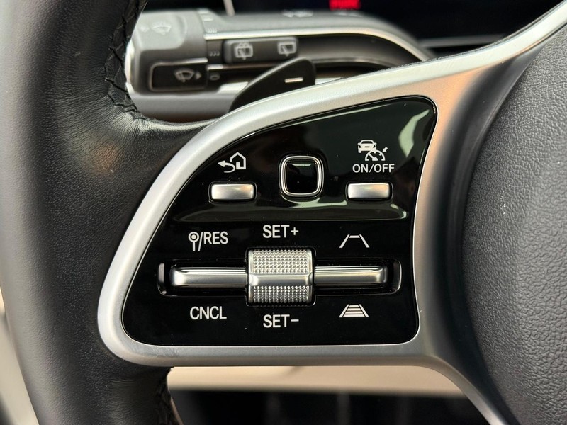 Mercedes-Benz GLE Vehicle Image 14