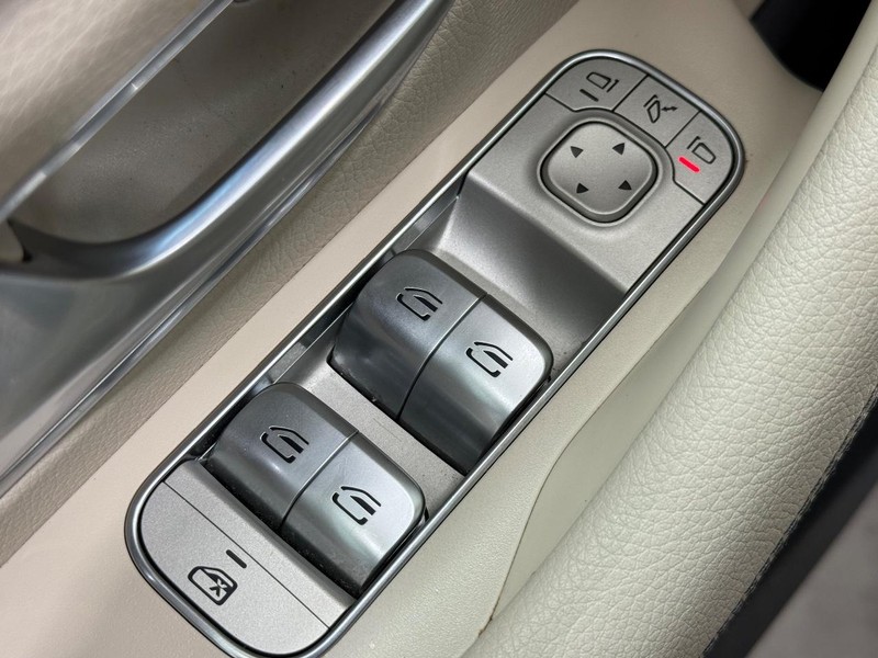 Mercedes-Benz GLE Vehicle Image 20