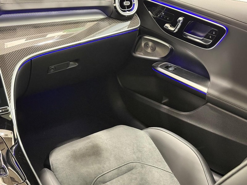 Mercedes-Benz C-Class Vehicle Image 9