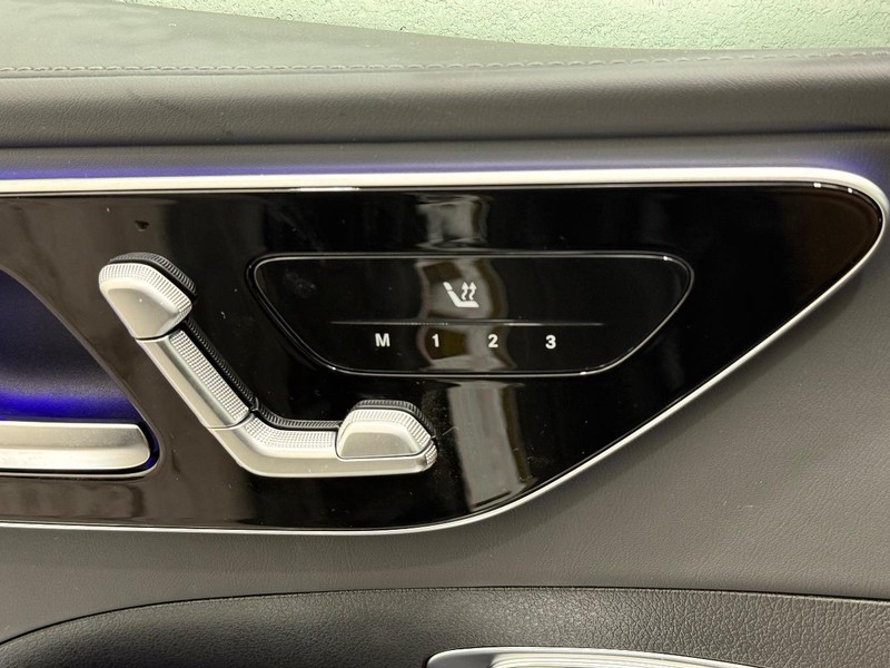 Mercedes-Benz C-Class Vehicle Image 10