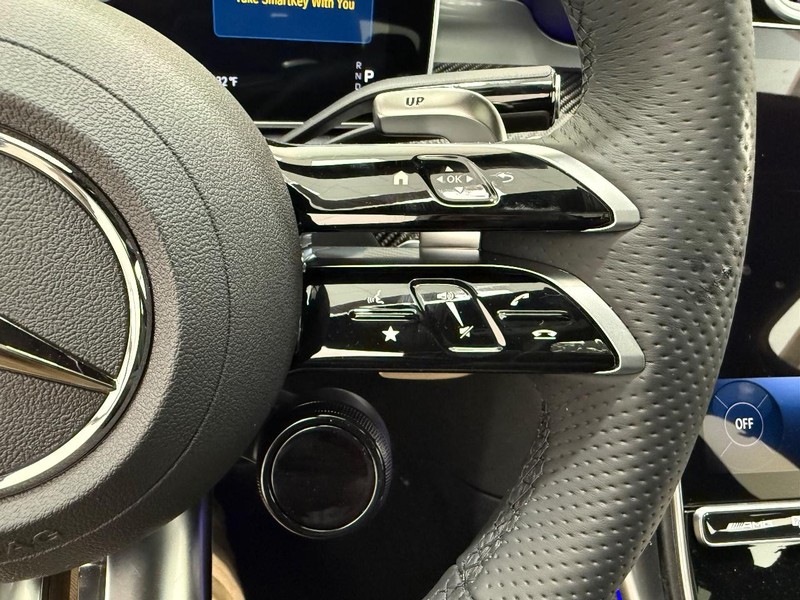 Mercedes-Benz C-Class Vehicle Image 12