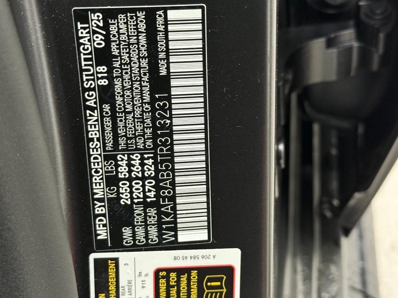 Mercedes-Benz C-Class Vehicle Image 17