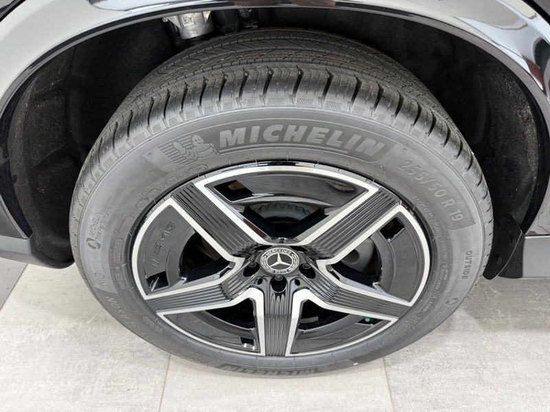 Mercedes-Benz GLC Vehicle Image 3