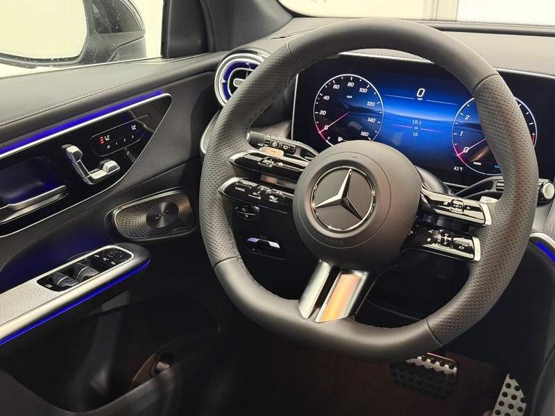 Mercedes-Benz GLC Vehicle Image 8