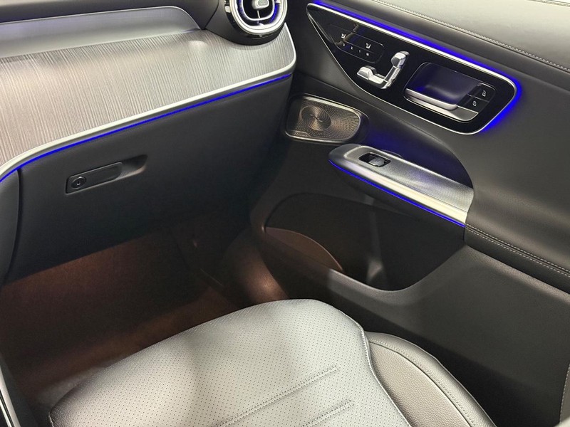 Mercedes-Benz GLC Vehicle Image 9