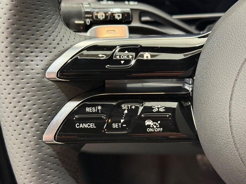 Mercedes-Benz GLC Vehicle Image 11