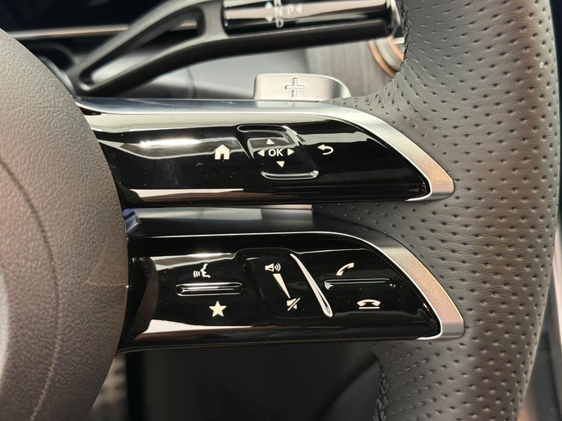 Mercedes-Benz GLC Vehicle Image 12