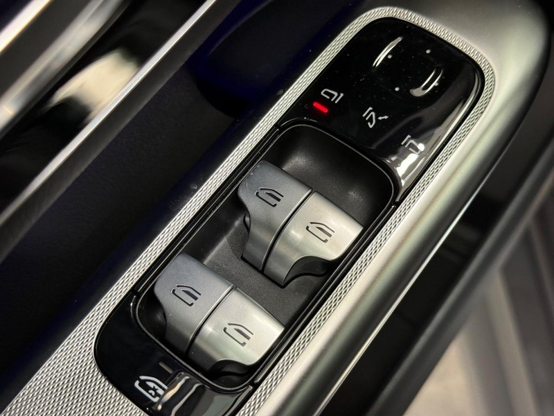 Mercedes-Benz GLC Vehicle Image 15