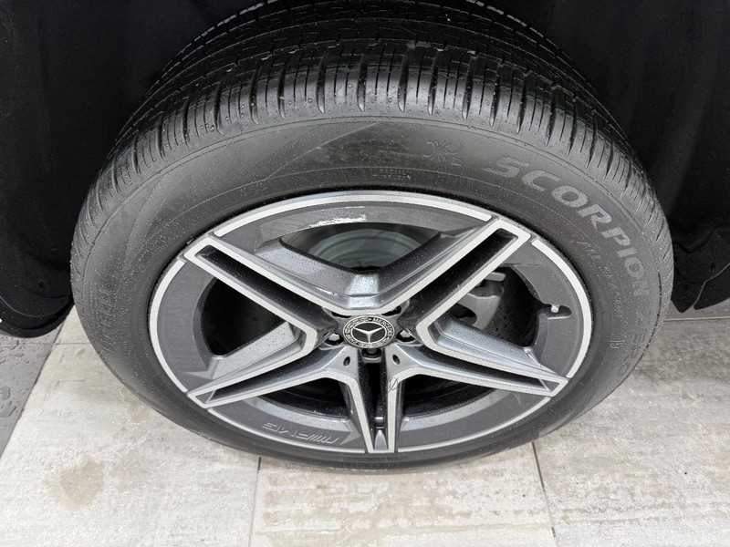 Mercedes-Benz GLS Vehicle Image 3