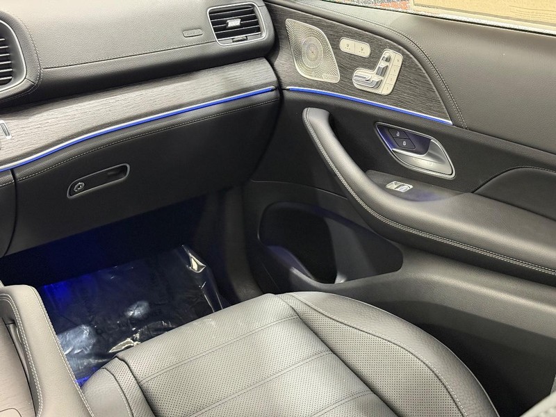 Mercedes-Benz GLS Vehicle Image 9