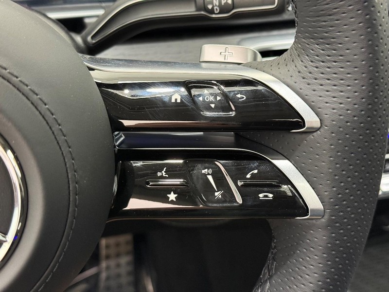 Mercedes-Benz GLS Vehicle Image 12