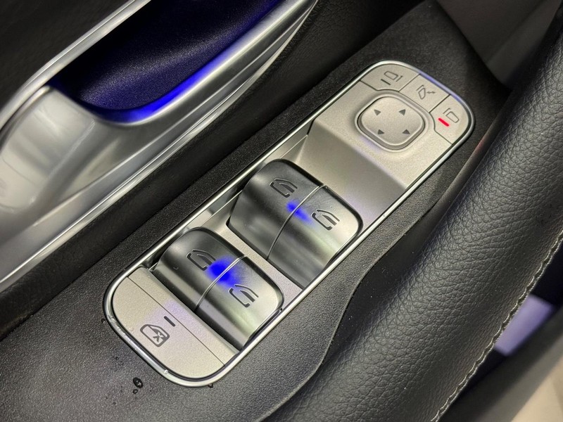 Mercedes-Benz GLS Vehicle Image 16