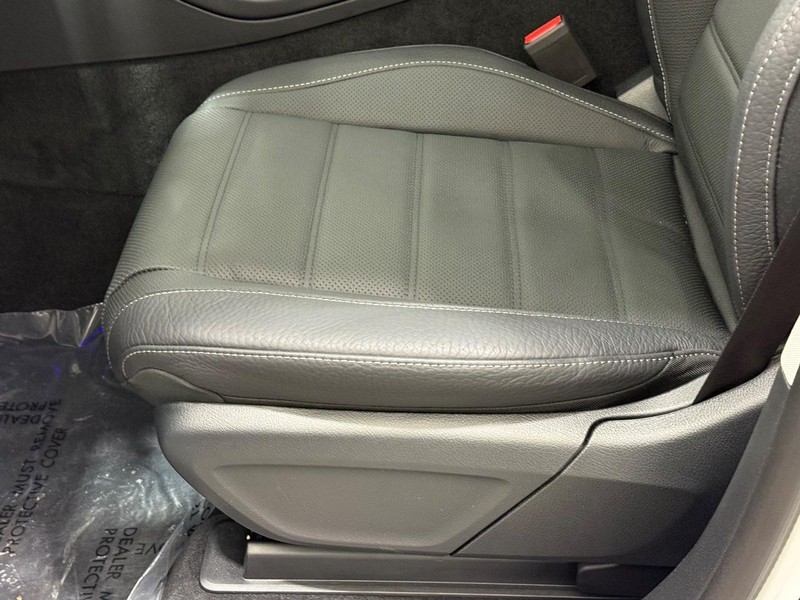 Mercedes-Benz GLS Vehicle Image 17