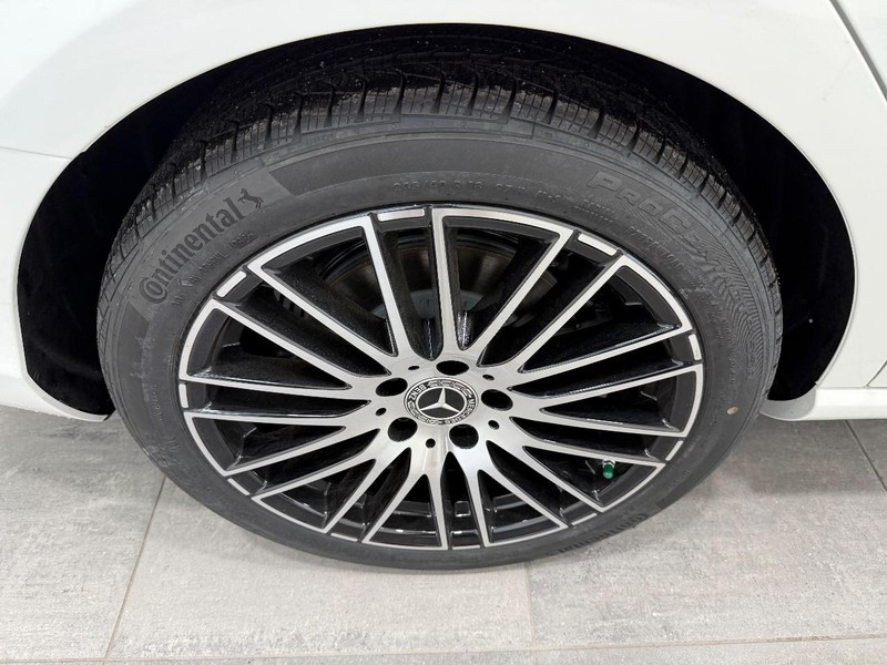 Mercedes-Benz C-Class Vehicle Image 3