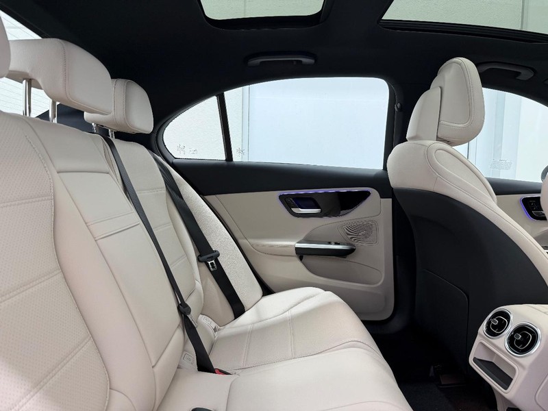 Mercedes-Benz C-Class Vehicle Image 5