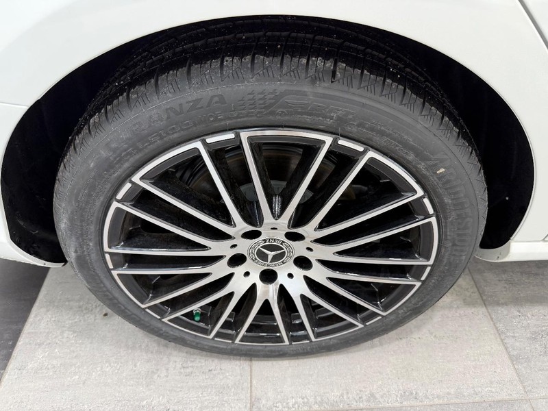 Mercedes-Benz C-Class Vehicle Image 3