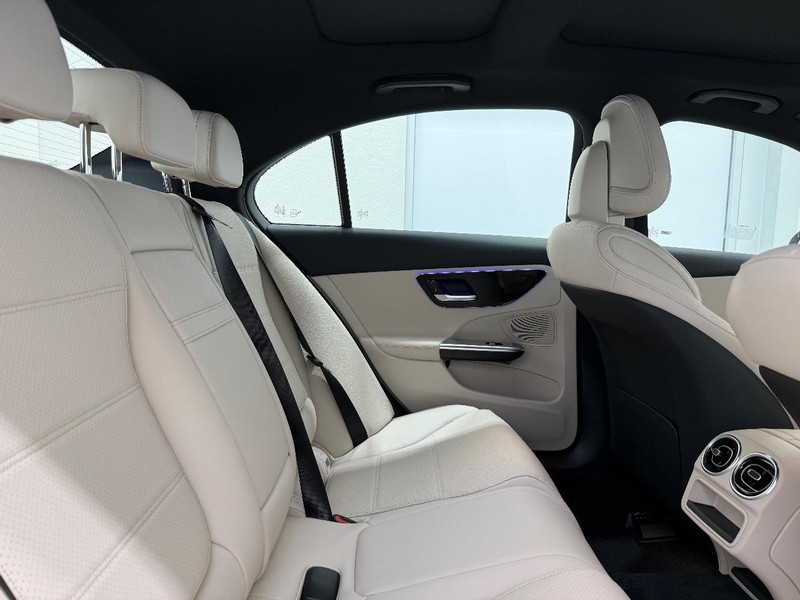 Mercedes-Benz C-Class Vehicle Image 5